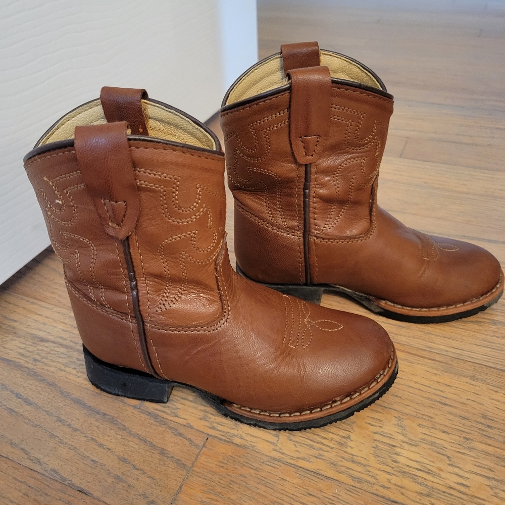 Cowboy/girl boots. Size 7, Brown